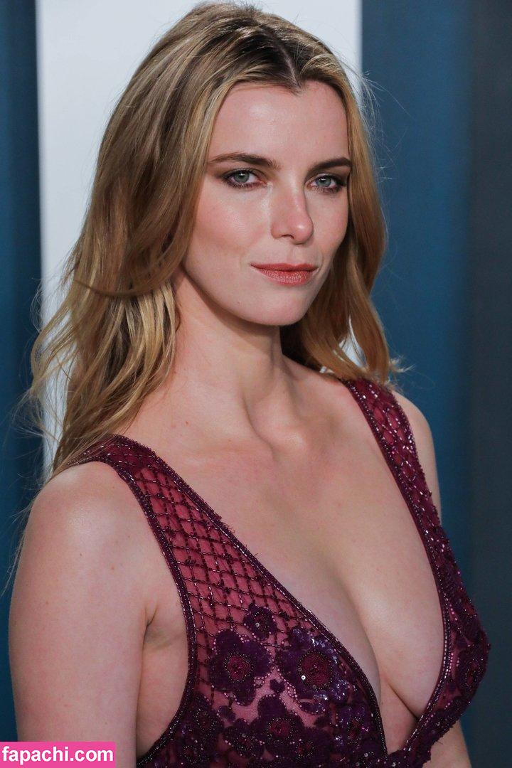Betty Gilpin Leaked Nude Photo From OnlyFans Patreon