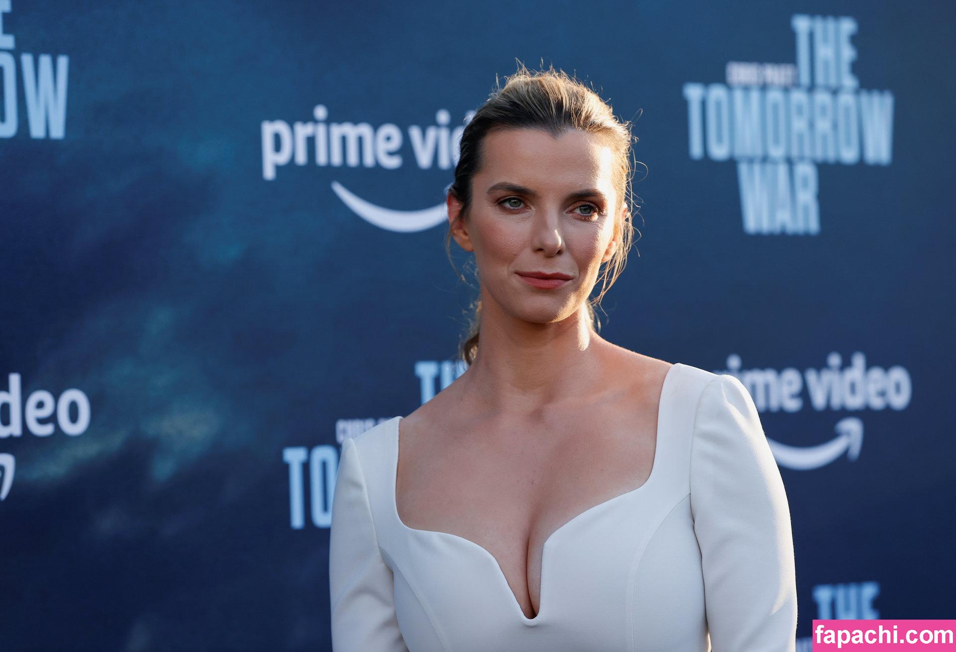 Betty Gilpin Leaked Nude Photo From Onlyfans Patreon