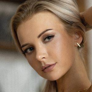 Anya Dmitrieva avatar