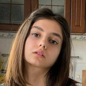 Arina Azarova avatar