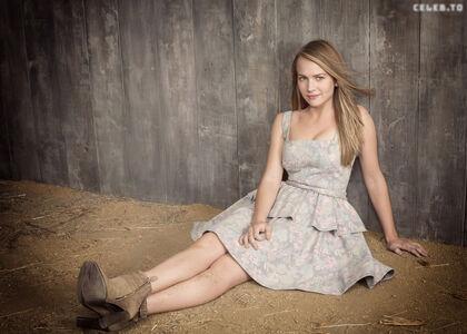 Britt Robertson leaked media #0117