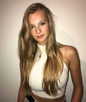 Chloe Vialaret leaked media #0008