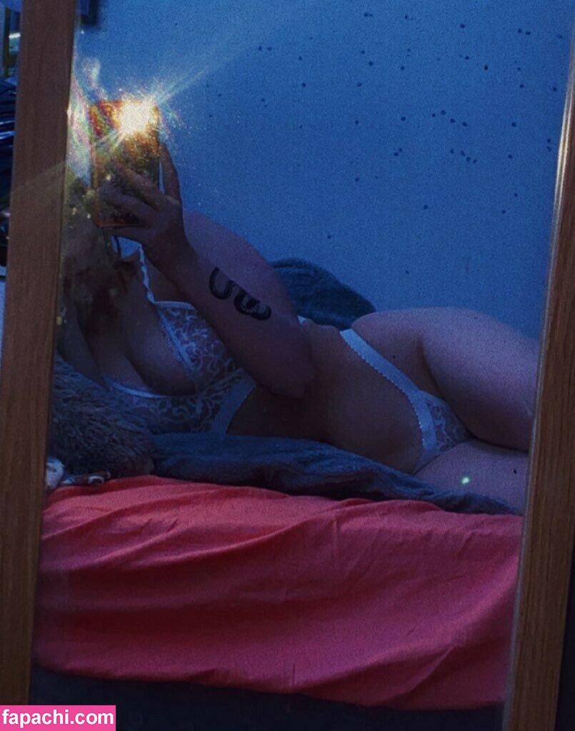 chlomarie_1 / Chloelarkin / chloe_larkinx leaked nude photo #0008 from OnlyFans/Patreon