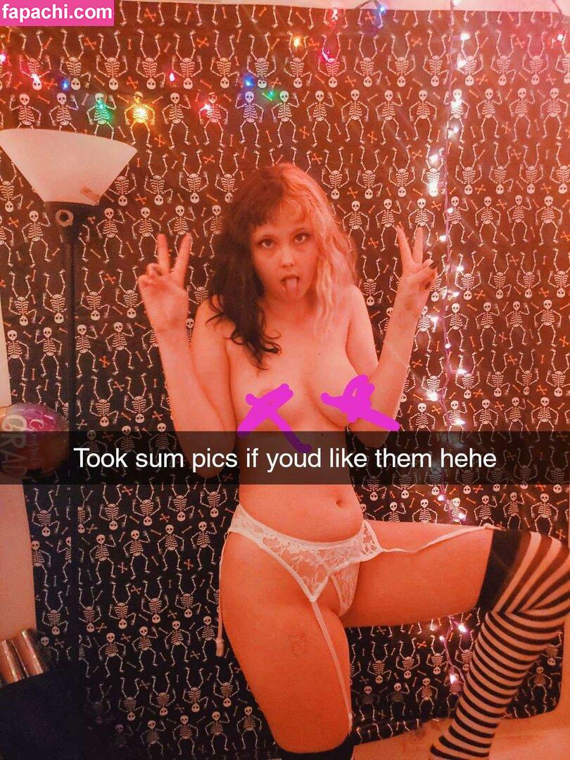dracculala / Michellemaeday / p1nkstrawb3ry leaked nude photo #0018 from OnlyFans/Patreon