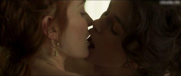 Eleanor Tomlinson leaked media #0103