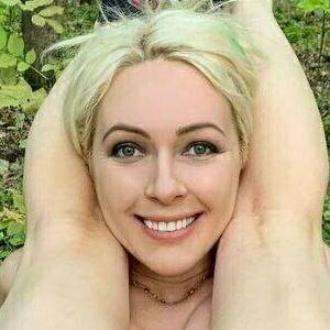 femdomhella avatar