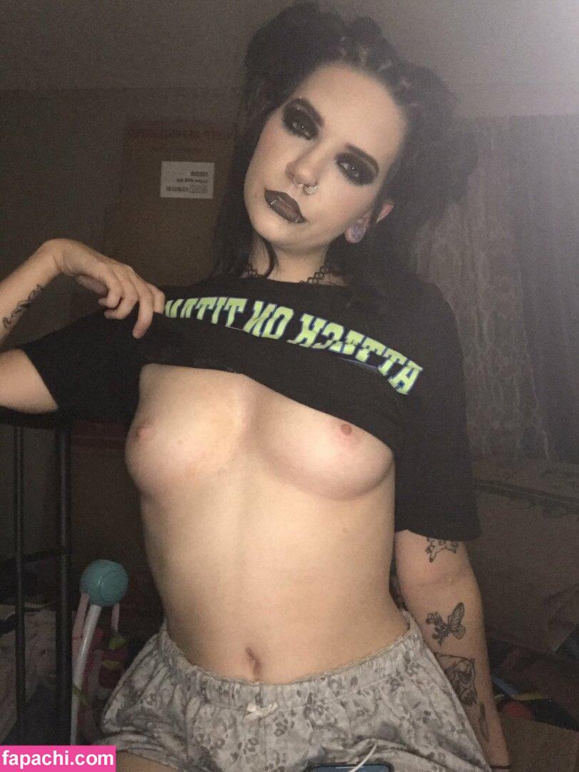 gothichorrorcliche / H0neyR3venge / gothictropic / gothicwhorror leaked nude photo #0111 from OnlyFans/Patreon