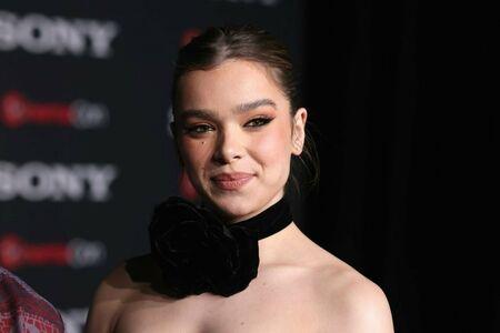 Hailee Steinfeld leaked media #0941