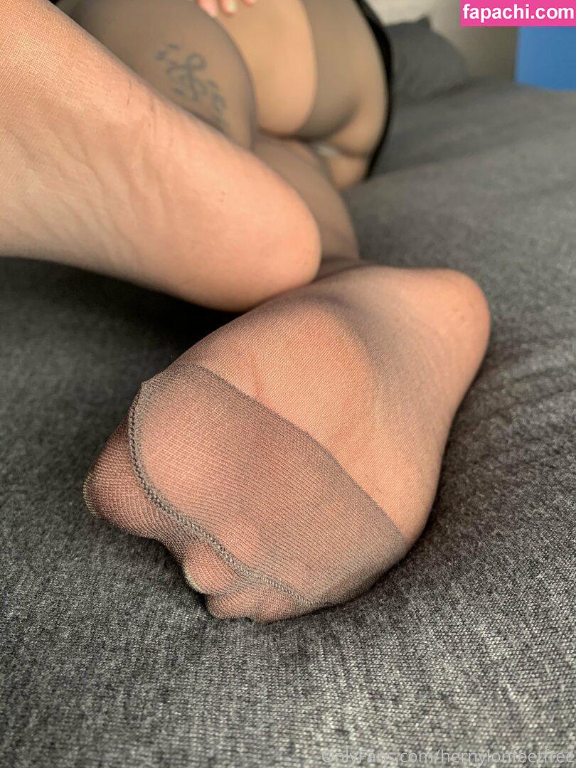 hernylonfeetfree / karrie_daniels00 leaked nude photo #0035 from OnlyFans/Patreon