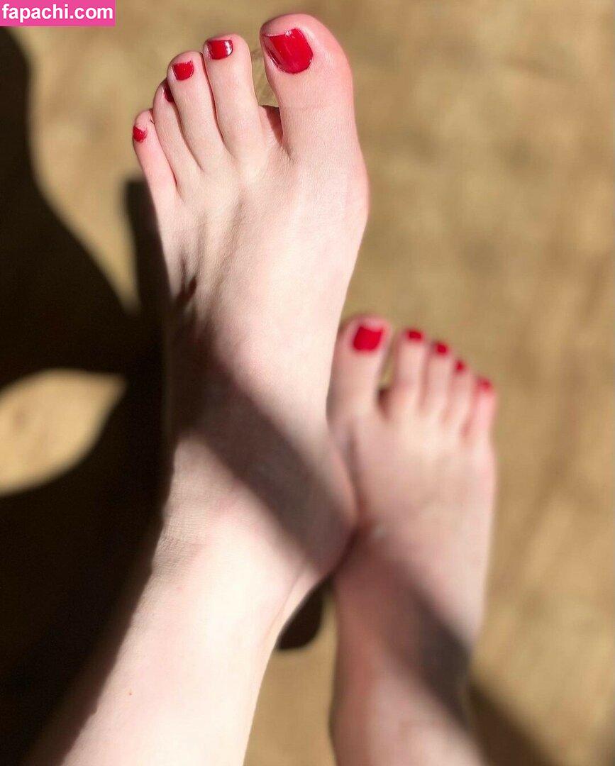 Isabela Fialho / bela.feetoes / fialhoisabela / isa.bela.feet leaked nude photo #0001 from OnlyFans/Patreon