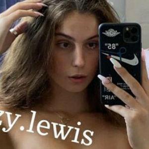 Izzy Lewis avatar