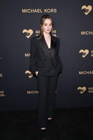 Kaitlyn Dever leaked media #0444