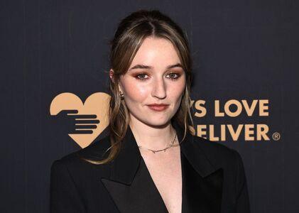 Kaitlyn Dever leaked media #0448