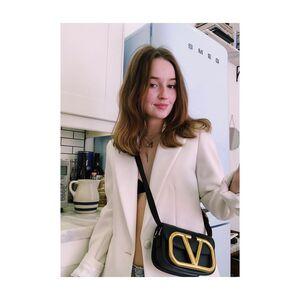 Kaitlyn Dever leaked media #0456