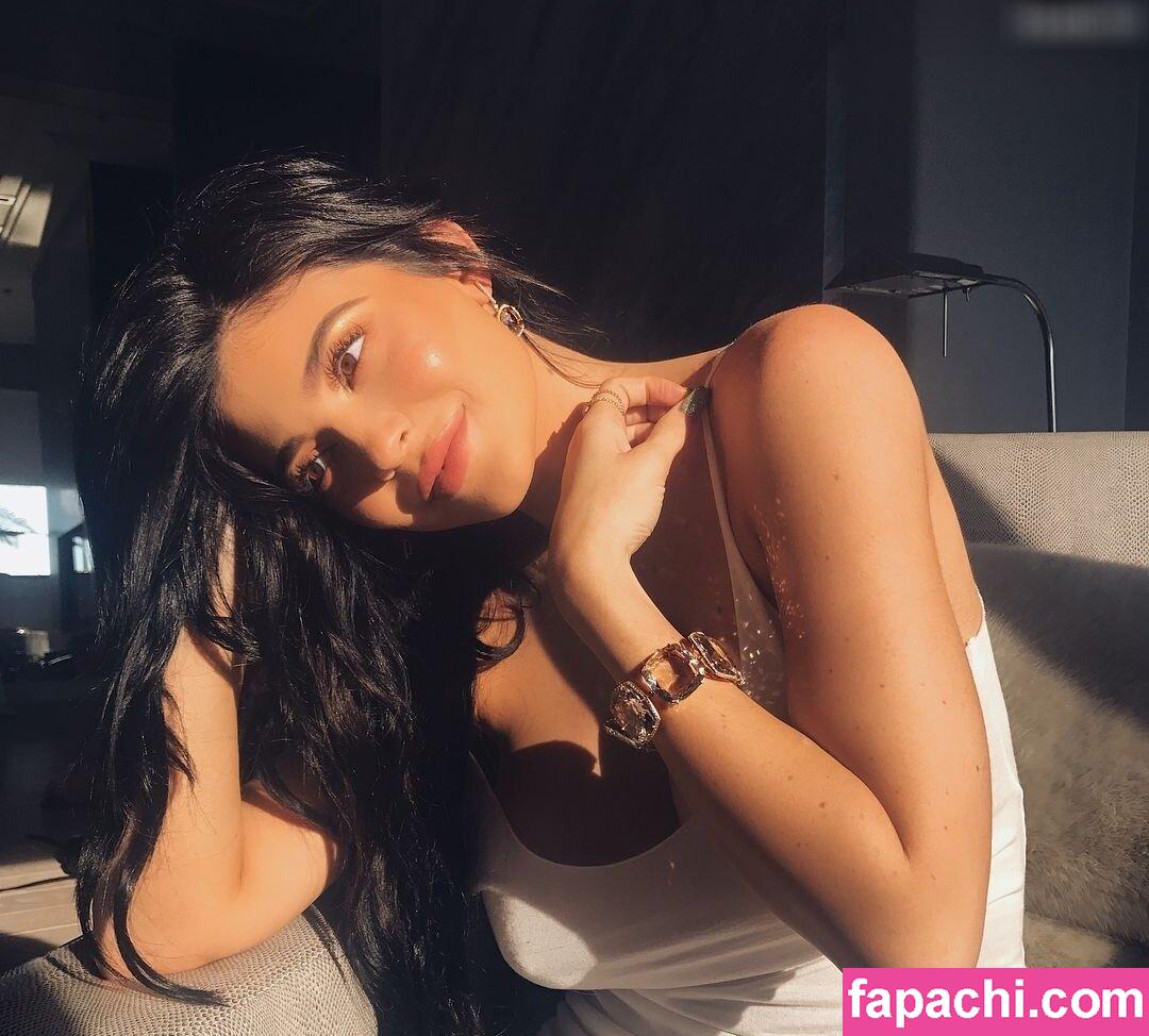 Kylie Jenner / kyliejenner / kyliejenner.2 leaked nude photo #2430 from OnlyFans/Patreon