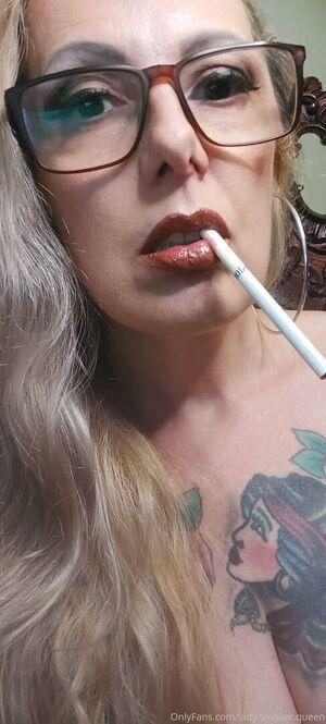 lady.smoker.queen leaked media #0062