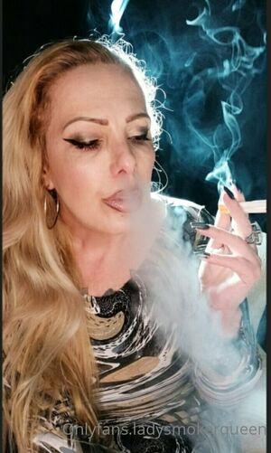 lady.smoker.queen leaked media #0069