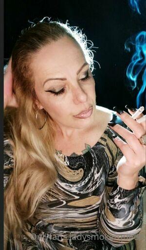 lady.smoker.queen leaked media #0070