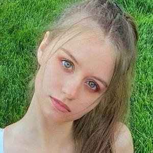 Laura Petrinec avatar