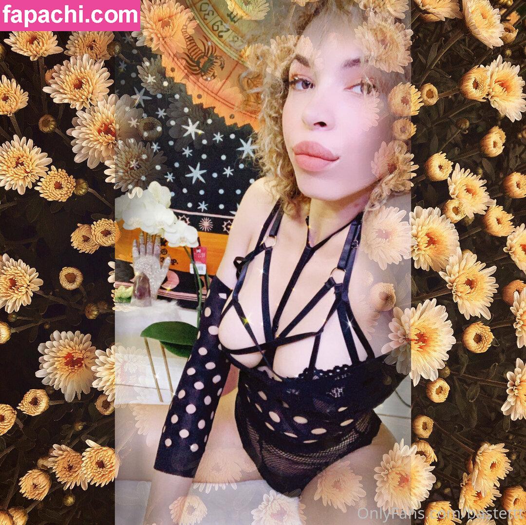 lolaqueencobra / itslolamcqueen leaked nude photo #0024 from OnlyFans/Patreon