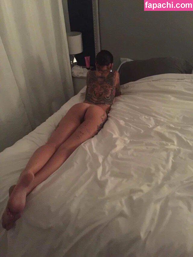 Lolobe4 / Laurence Bedard leaked nude photo #0014 from OnlyFans/Patreon