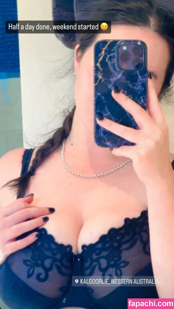 lyn_ahayz / L_A 🥀 / l_a__98milfdump / u39589497 leaked nude photo #0026 from OnlyFans/Patreon