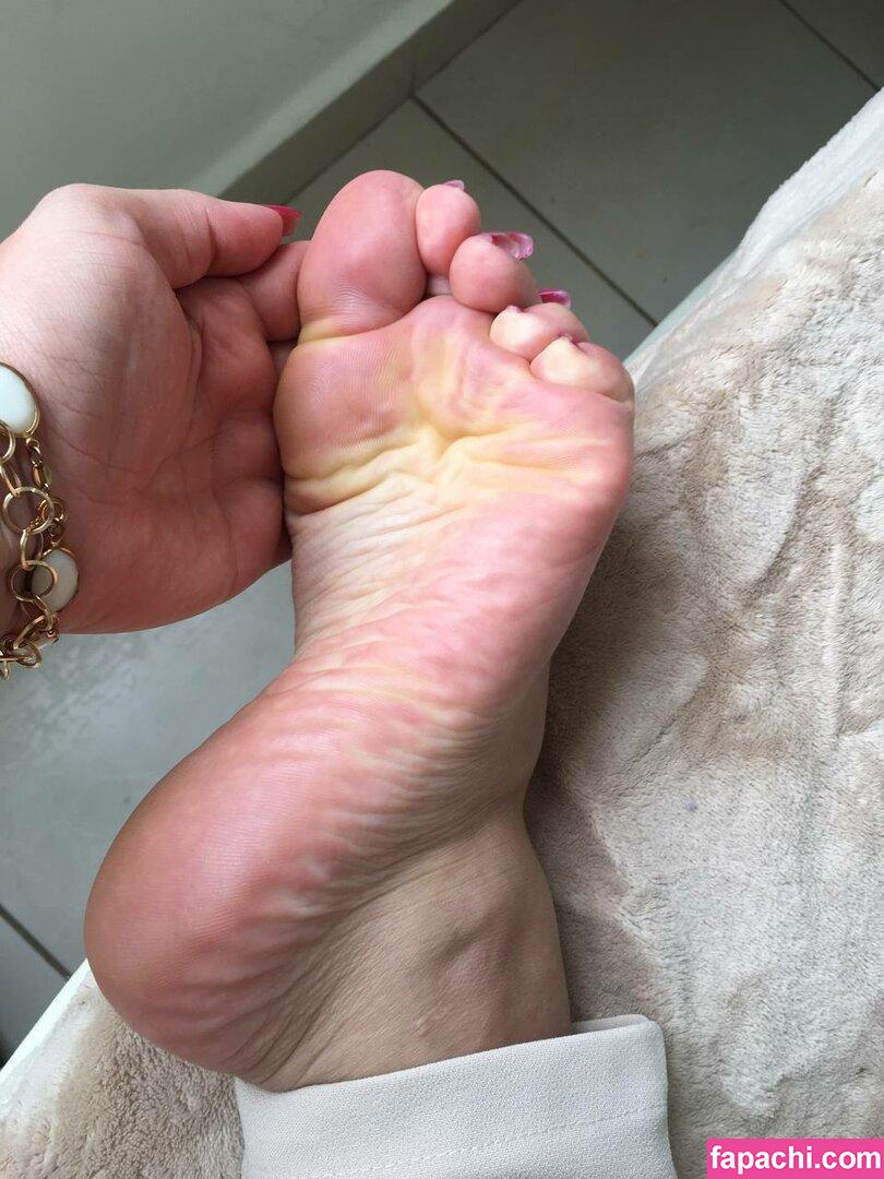Lyz Feet / Antiga Lary / lyz.yah leaked nude photo #0003 from OnlyFans/Patreon