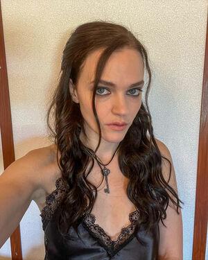 Madeline Brewer leaked media #0030