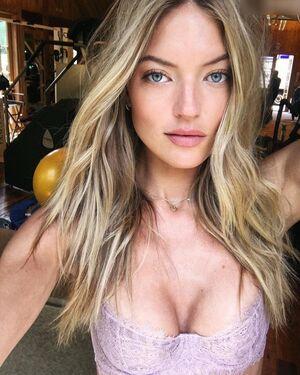 Martha Hunt leaked media #0021