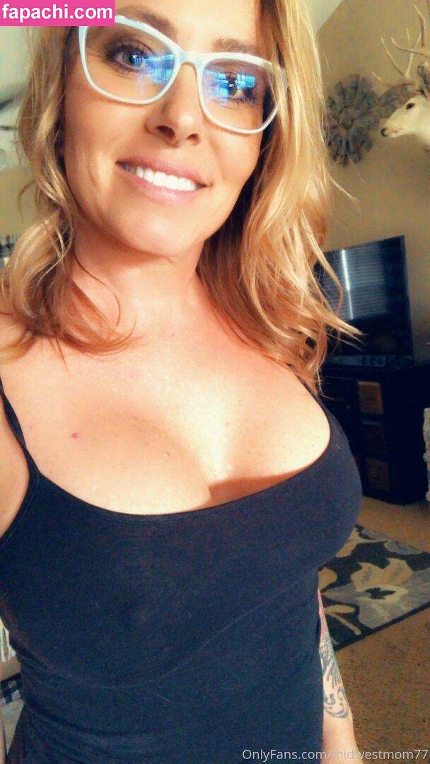 MidwestMom77 / midwest.mom77 leaked nude photo #0011 from OnlyFans/Patreon
