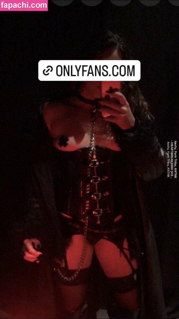 mostcharismaticgurl / charismatic__girl / codinomeblue leaked nude photo #0005 from OnlyFans/Patreon