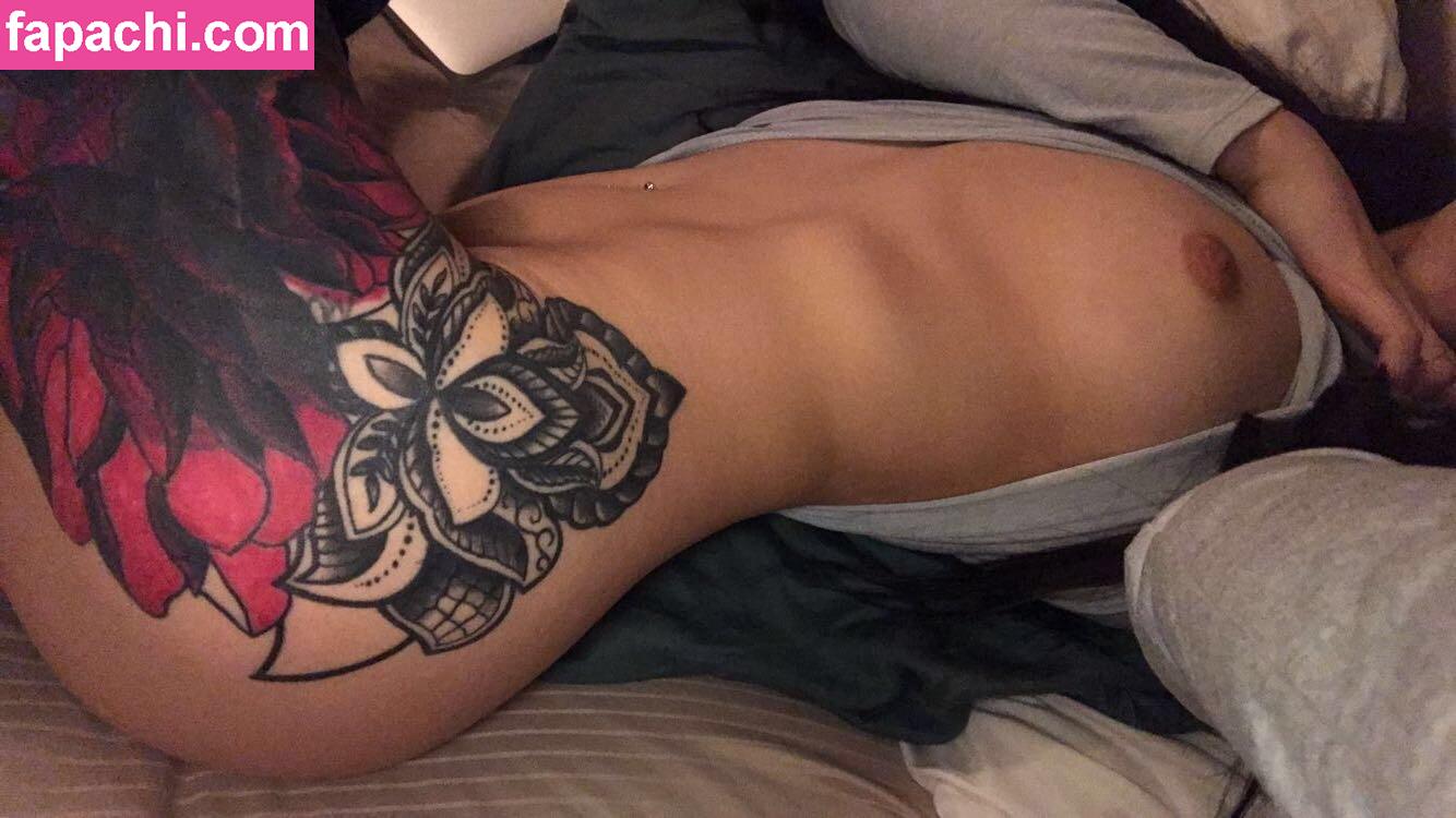 Pieceofmoo / moomoomadeline / tattooedjunkie leaked nude photo #0012 from OnlyFans/Patreon