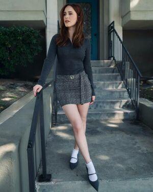 Rachel Brosnahan leaked media #0383