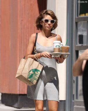 Sarah Hyland leaked media #1024