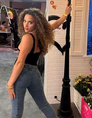 Sofie Dossi leaked media #0222