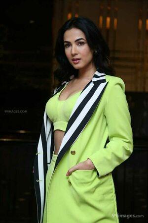 Sonal Chauhan leaked media #0023