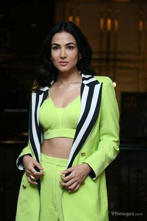 Sonal Chauhan leaked media #0037