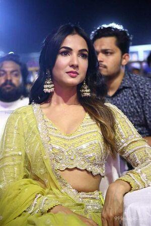 Sonal Chauhan leaked media #0042