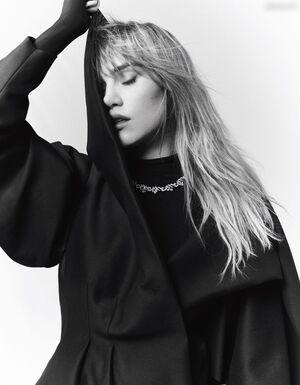 Suki Waterhouse leaked media #0364