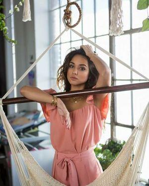 Summer Bishil leaked media #0095