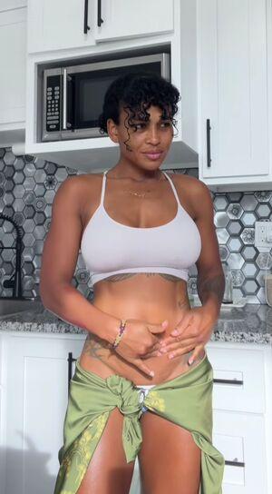 Suni Sweeney leaked media #0001