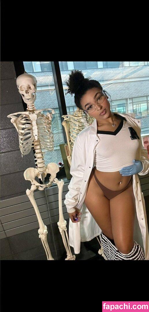 Thee Lightskin Tutor / kiki.x.i / kikii.xoxo / kikixi / kiracollege / lightskin barbie / waifukikii leaked nude photo #0011 from OnlyFans/Patreon