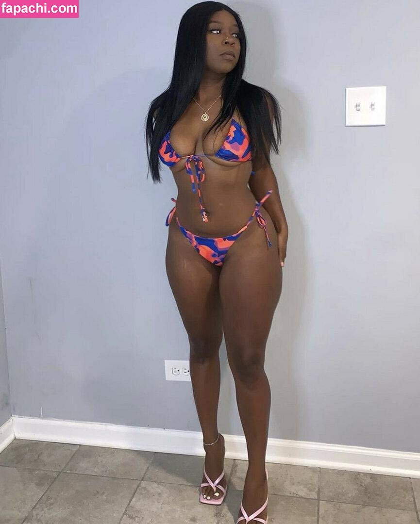 thick.trixxx / sharayyxxx leaked nude photo #0002 from OnlyFans/Patreon