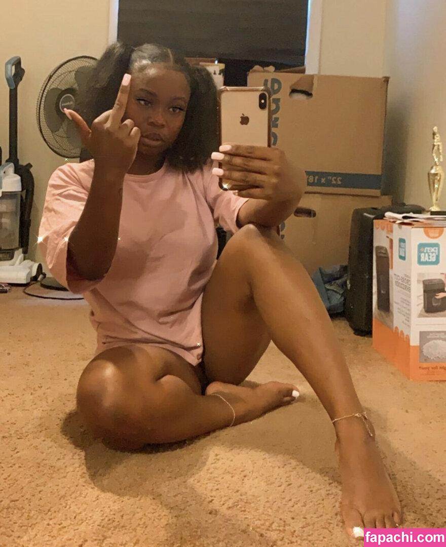 thick.trixxx / sharayyxxx leaked nude photo #0003 from OnlyFans/Patreon
