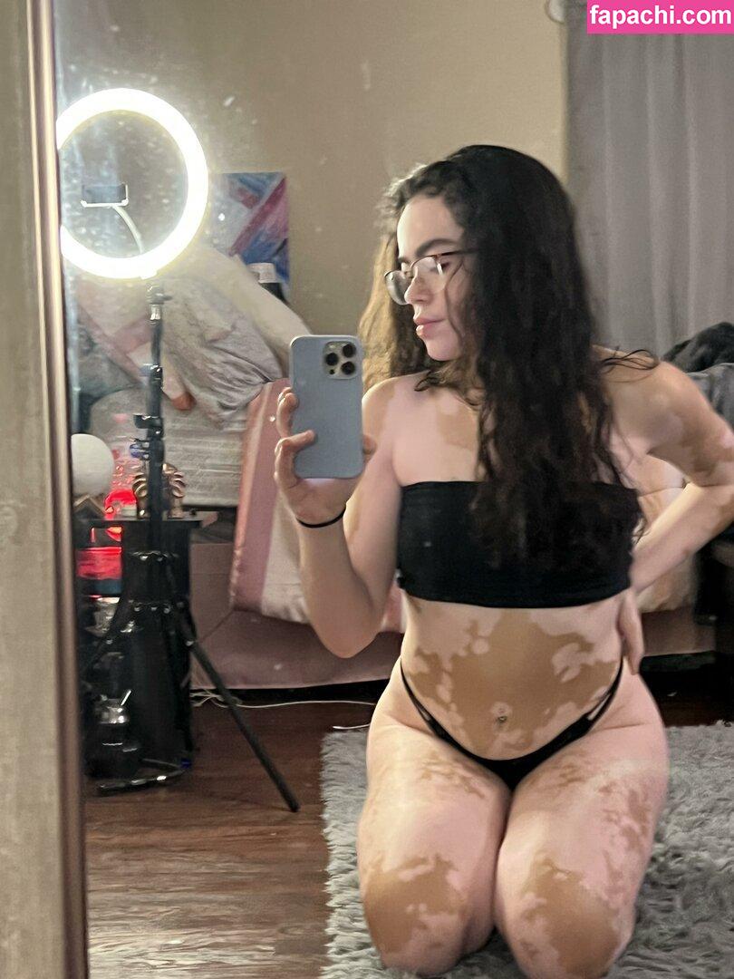 ummmbzupcsdown / _carmeng14 / anotherwebgirl leaked nude photo #0008 from OnlyFans/Patreon