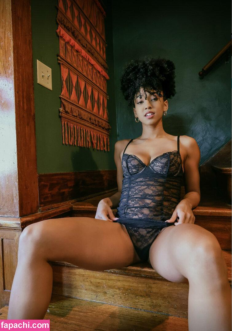 Victoria Esteve / curlswithv / fitmamainspires leaked nude photo #0012 from OnlyFans/Patreon