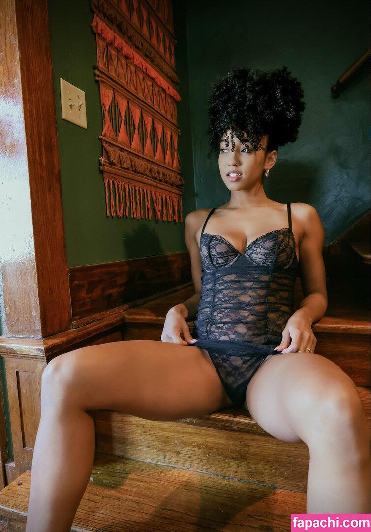 Victoria Esteve / curlswithv / fitmamainspires leaked nude photo #0013 from OnlyFans/Patreon