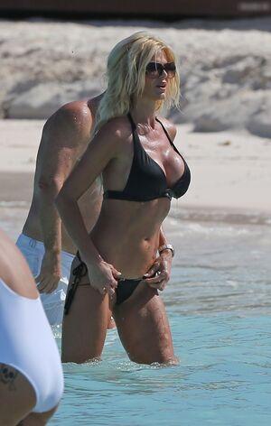 Victoria Silvstedt leaked media #0726